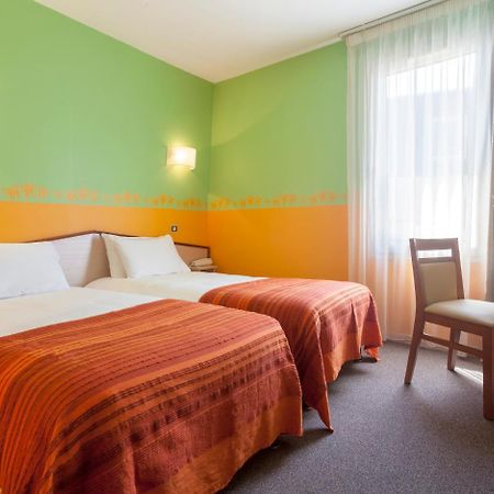 Brit Hotel Le Lion D'Or Chinon Eksteriør bilde