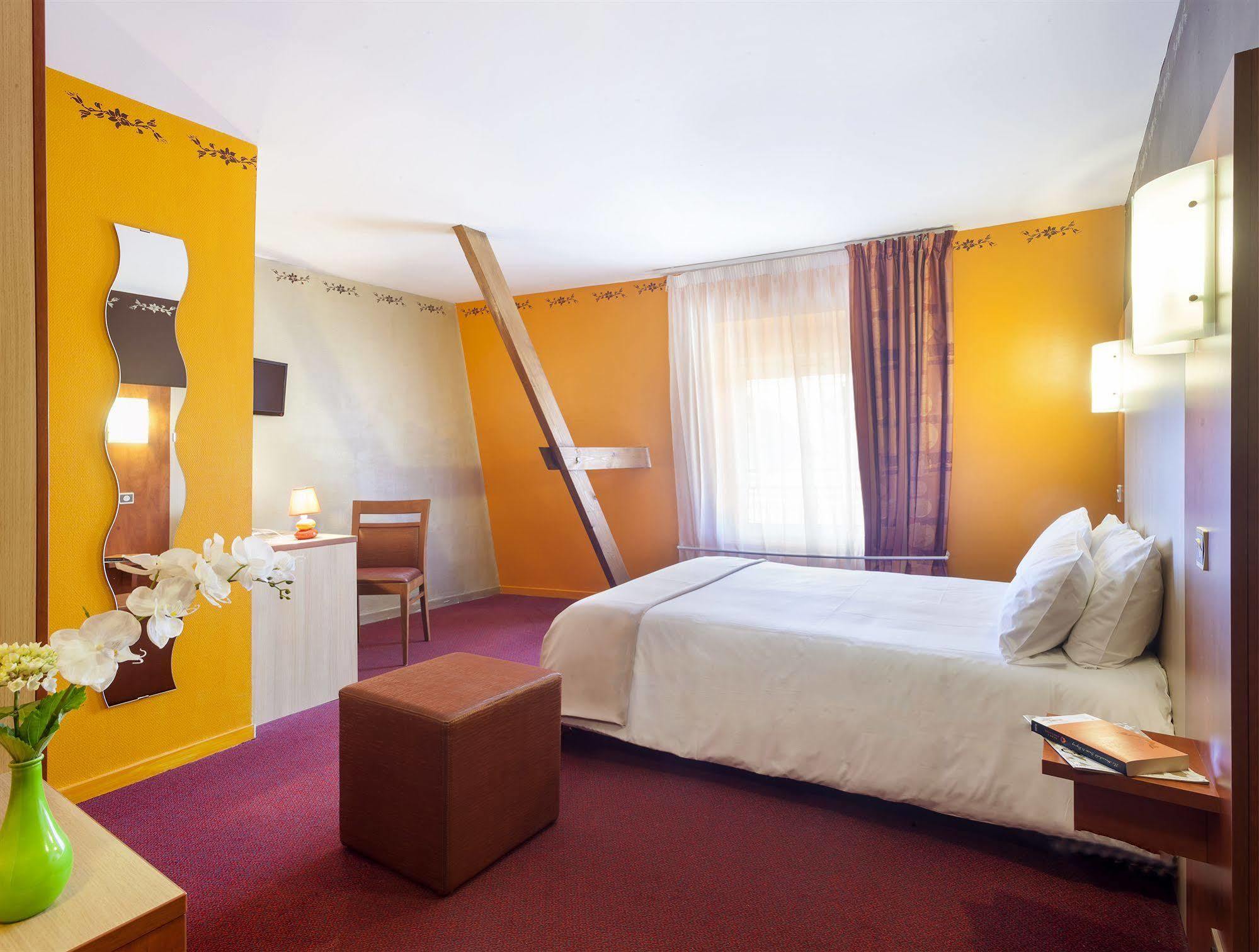 Brit Hotel Le Lion D'Or Chinon Eksteriør bilde